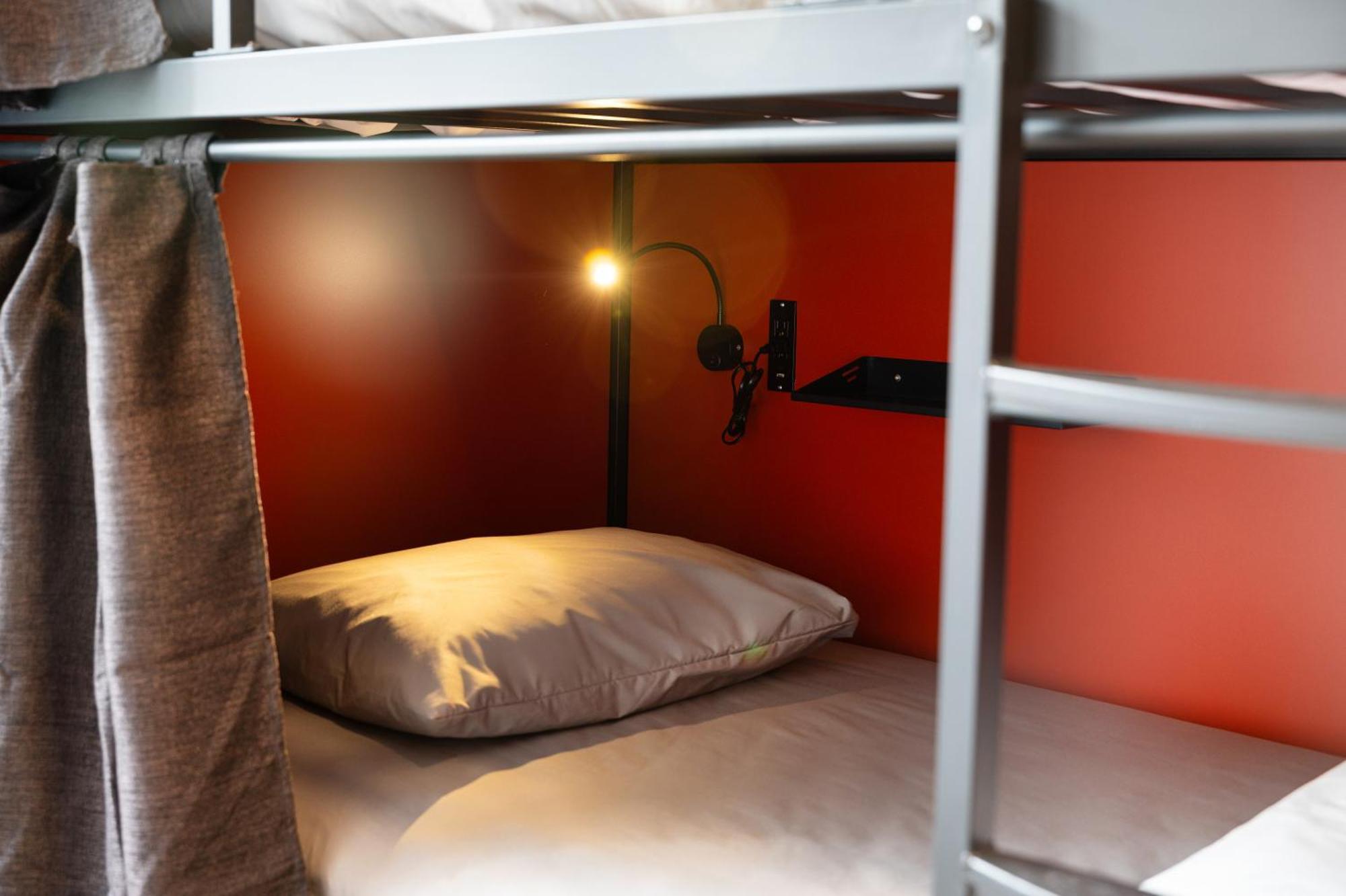2 Beds in 8-Bed Dorm